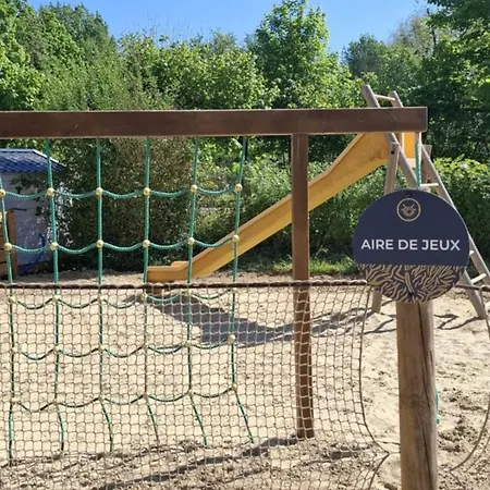 Camping Toilé - Terrasse Pour 5 Personnes - Api-1-52-1585 *