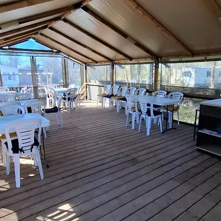 Toilé - Terrasse Pour 5 Personnes - Api-1-52-1585 Camping *